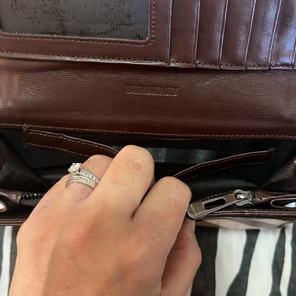BURBERRY | Nova Check Studded Wallet - Picture 9 of 12